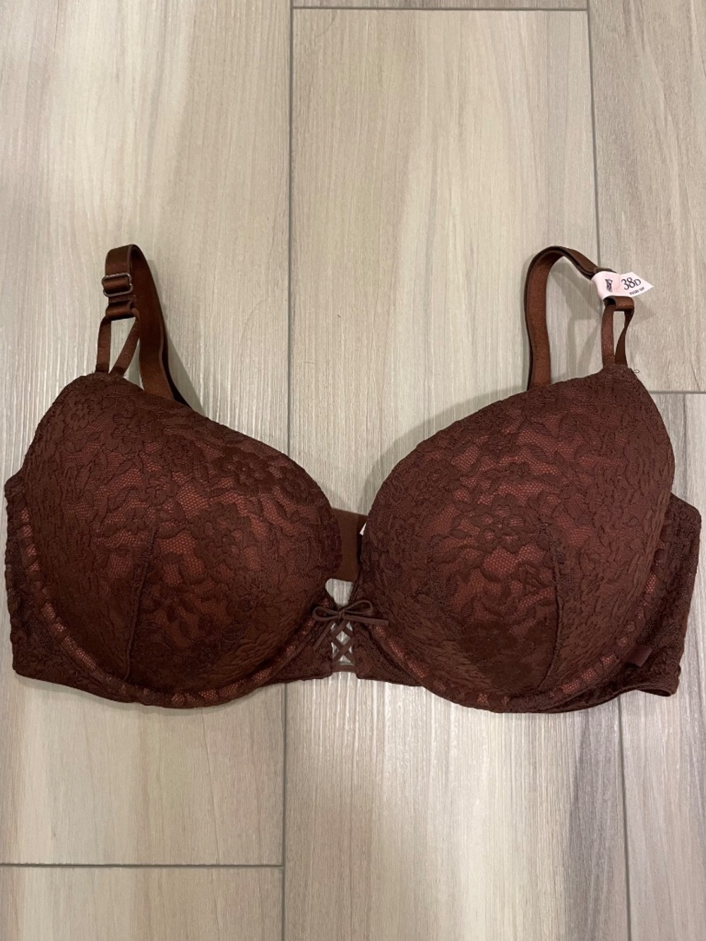NWT VICTORIA'S SECRET Beautiful Lace Push-Up Bra - Size 38D